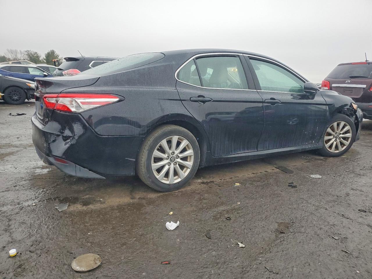 2018 TOYOTA CAMRY LE photo 5