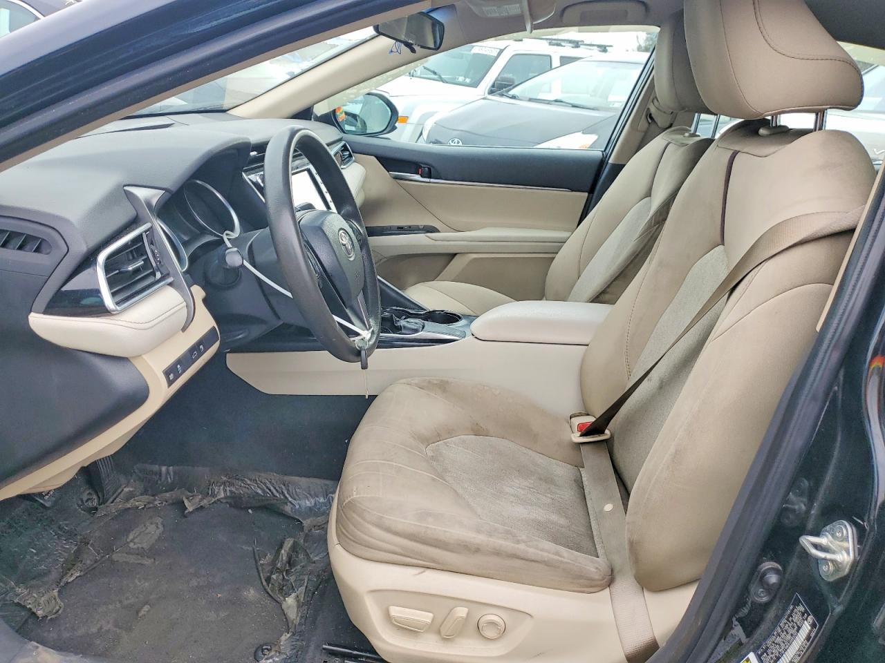 2018 TOYOTA CAMRY LE photo 13