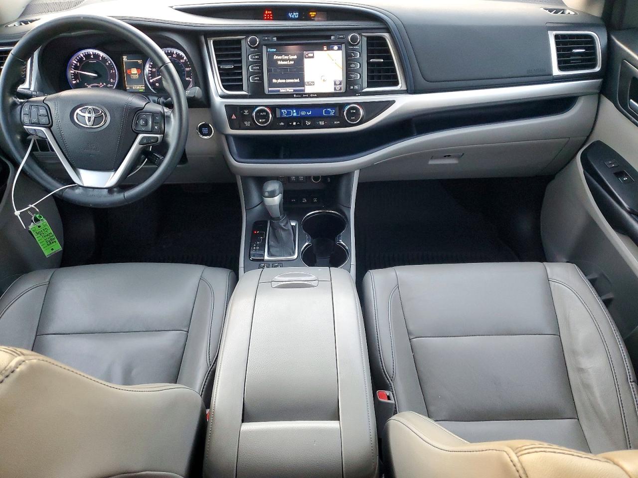 2017 TOYOTA HIGHLANDER SE photo 8