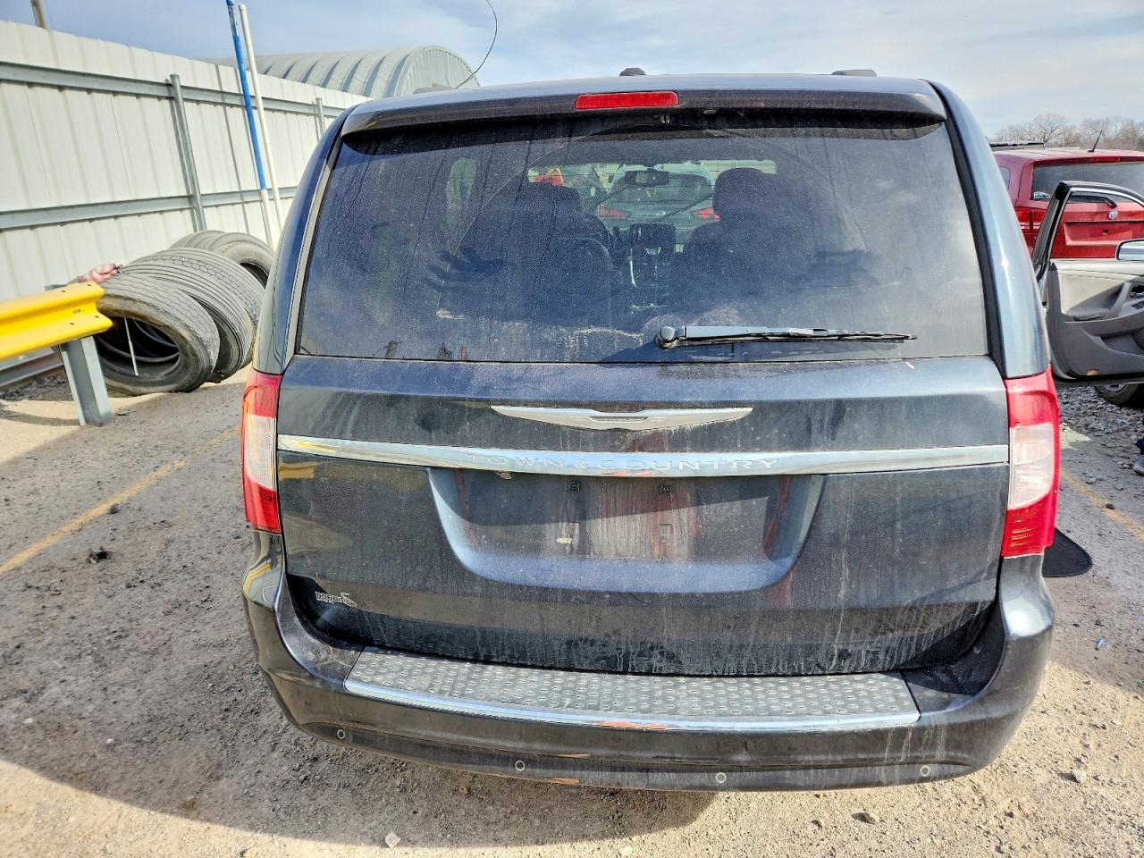 2013 CHRYSLER TOWN & COUNTRY TOURING L photo 6