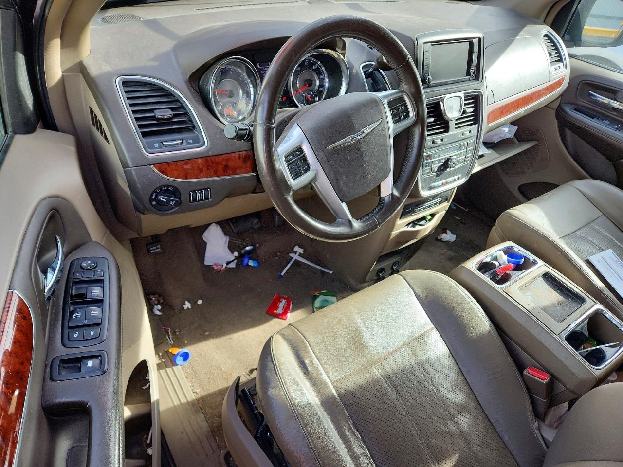 2013 CHRYSLER TOWN & COUNTRY TOURING L photo 8