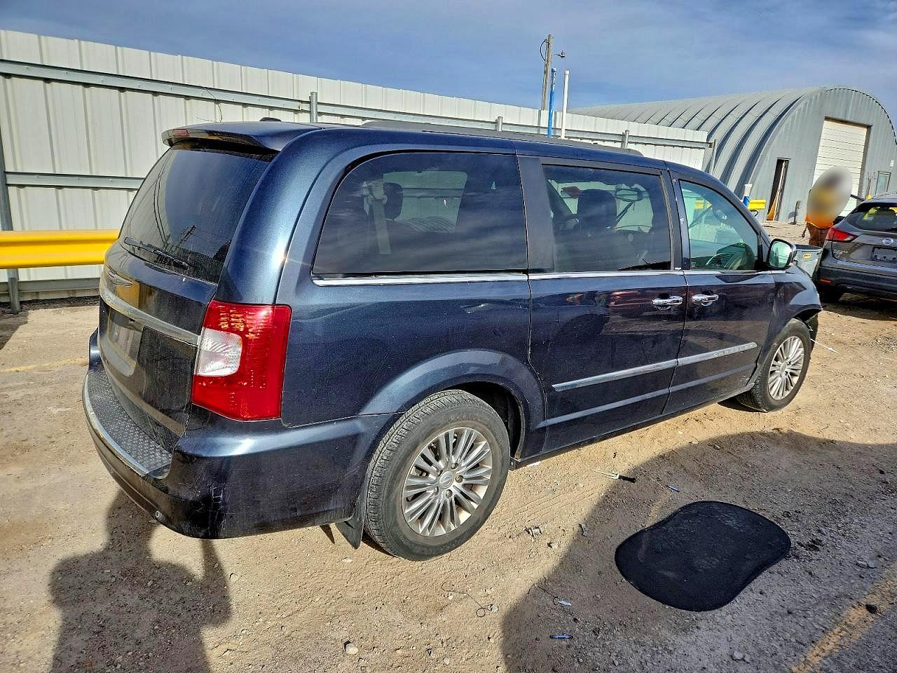 2013 CHRYSLER TOWN & COUNTRY TOURING L photo 3