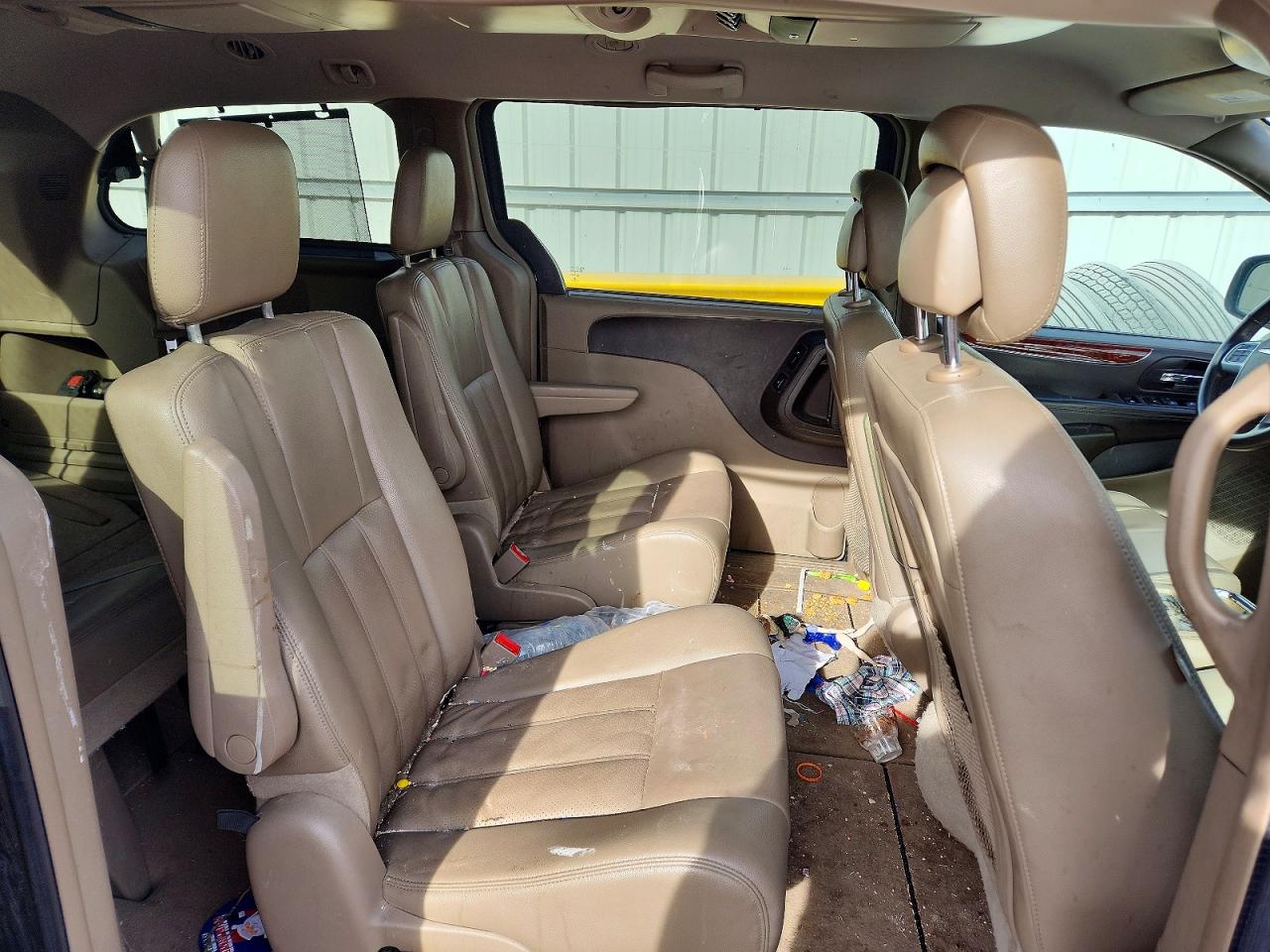 2013 CHRYSLER TOWN & COUNTRY TOURING L photo 11