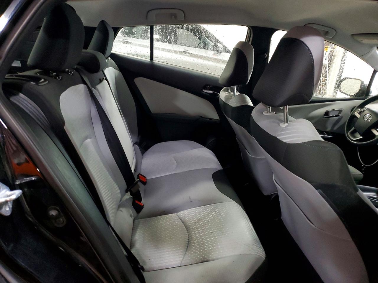 2016 TOYOTA PRIUS photo 10