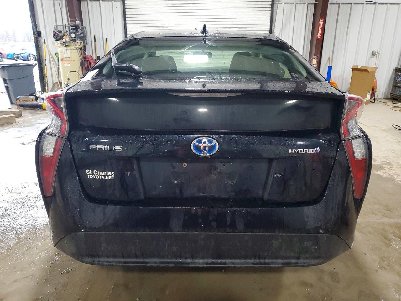 2016 TOYOTA PRIUS photo 6