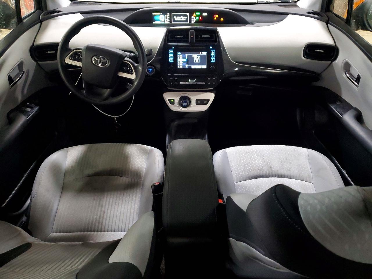 2016 TOYOTA PRIUS photo 8