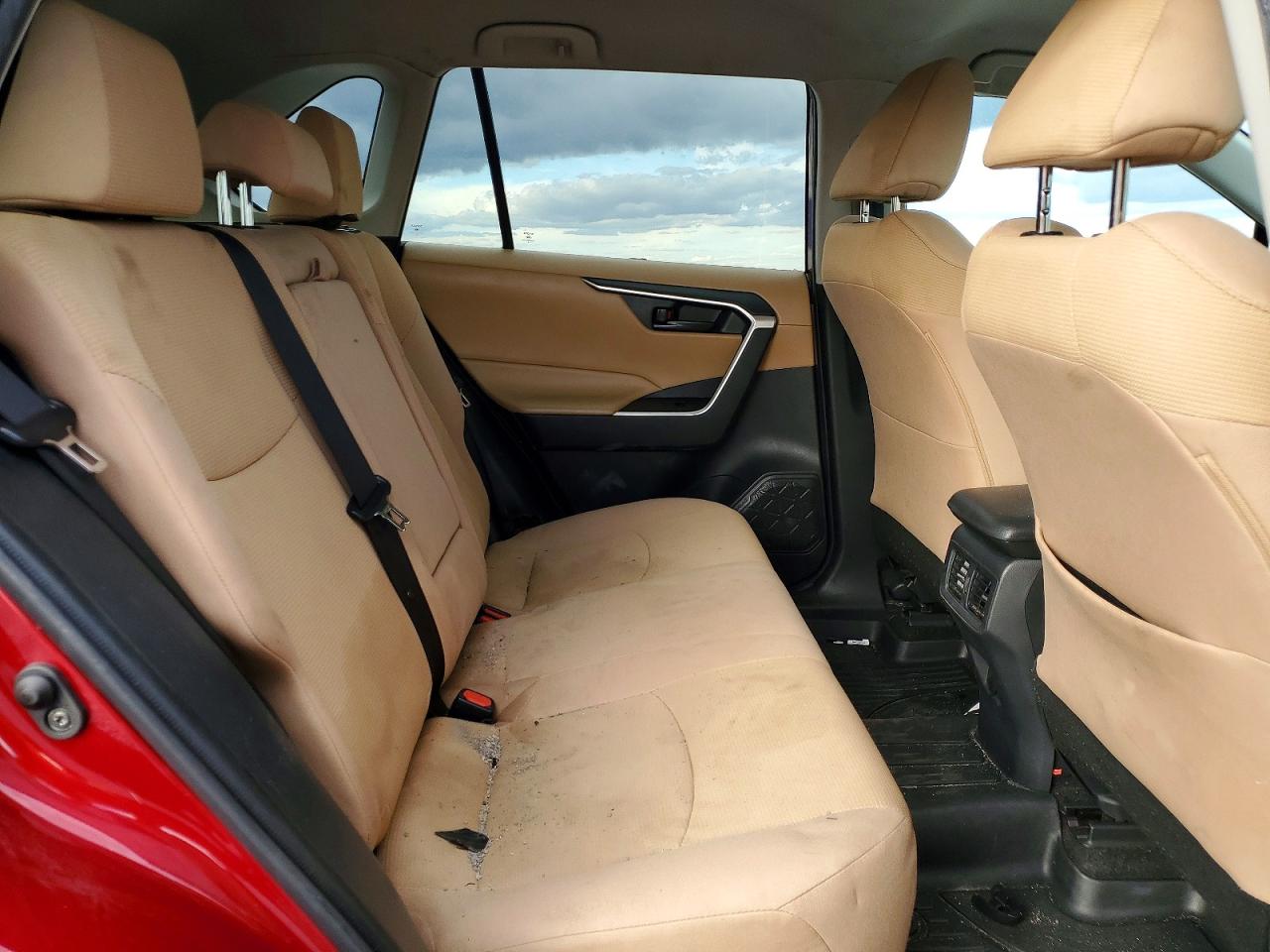 2022 TOYOTA RAV4 LE photo 10