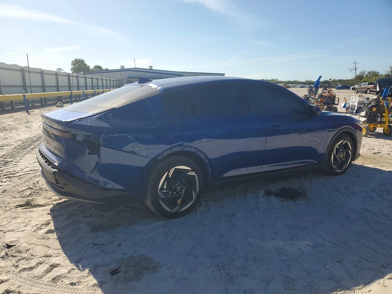 2025 KIA K4 EX photo 3