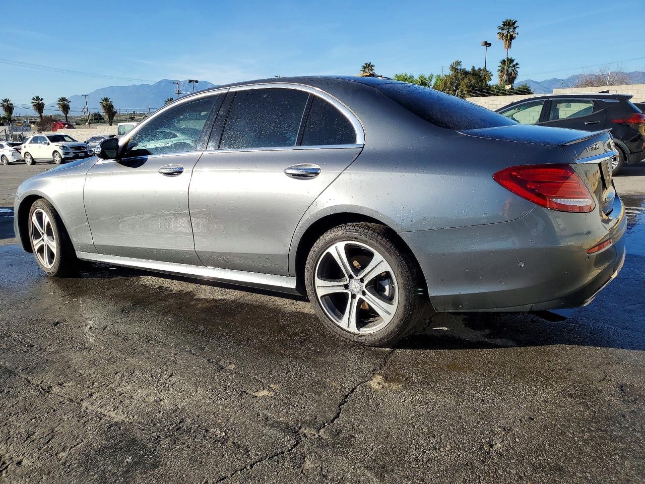 2017 MERCEDES-BENZ E 300 photo 2