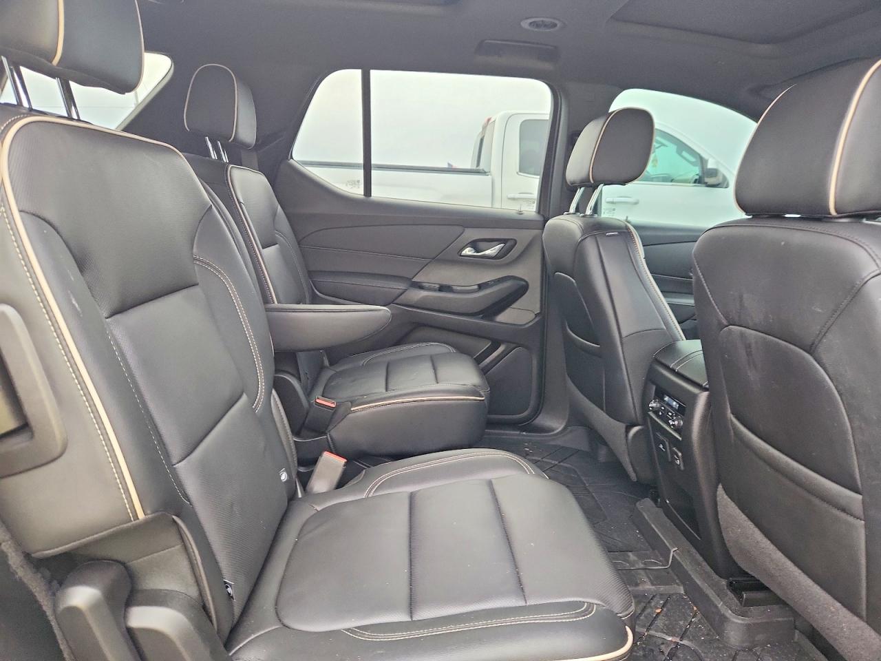 2023 CHEVROLET TRAVERSE PREMIER photo 11