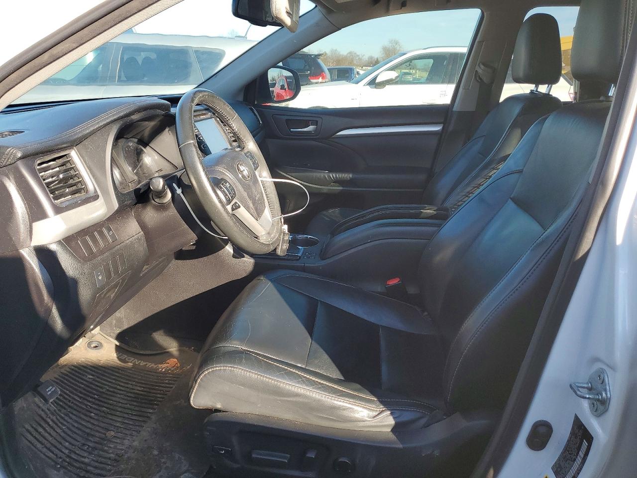 2014 TOYOTA HIGHLANDER XLE photo 7