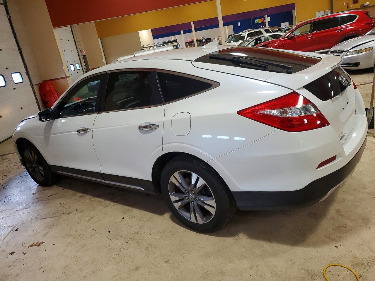 2013 HONDA CROSSTOUR EX photo 2