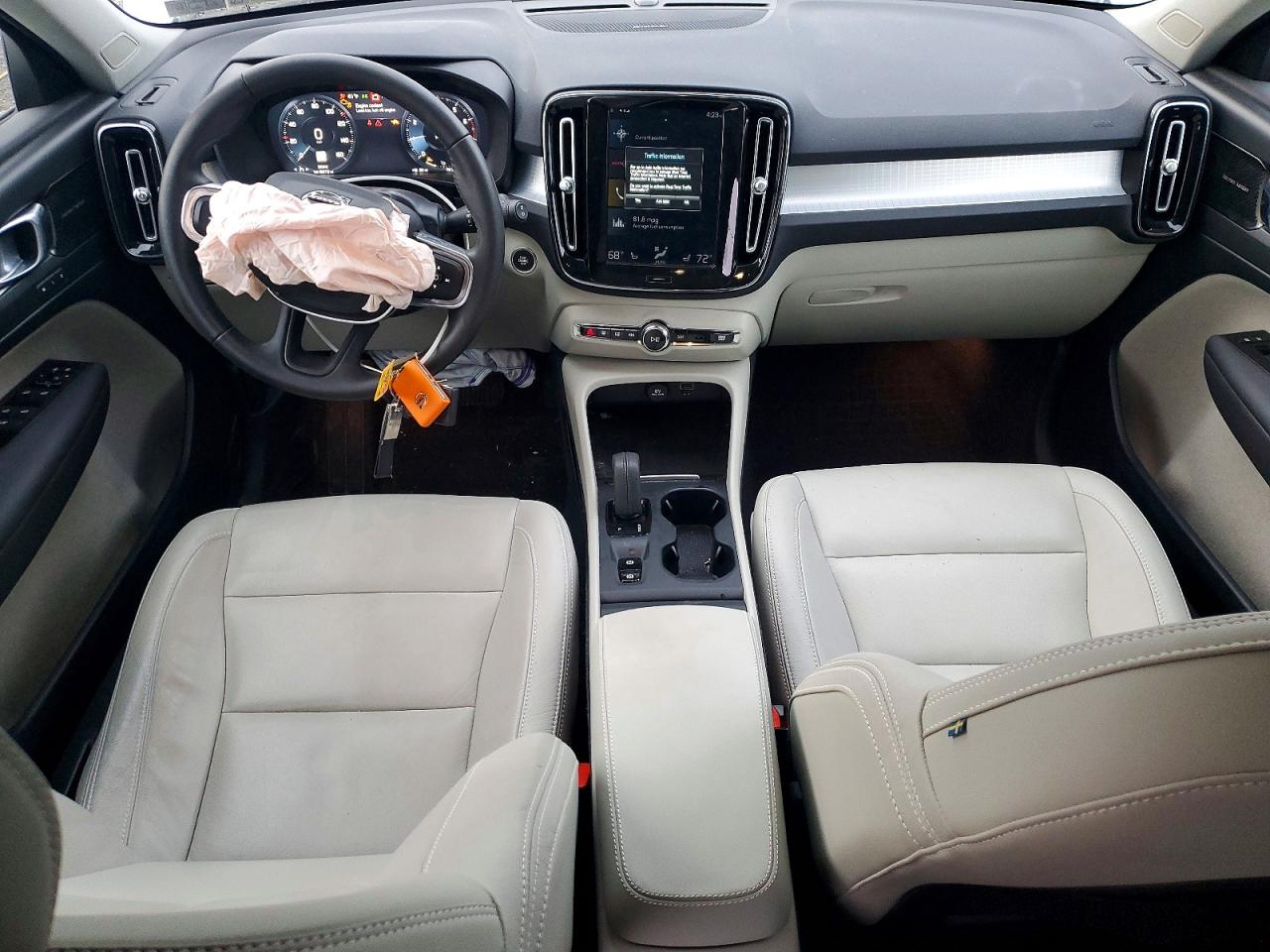 2021 VOLVO XC40 T5 MOMENTUM photo 8