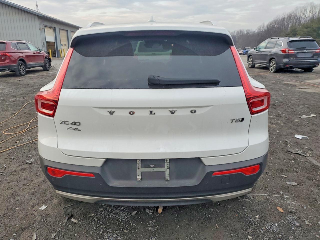 2021 VOLVO XC40 T5 MOMENTUM photo 6