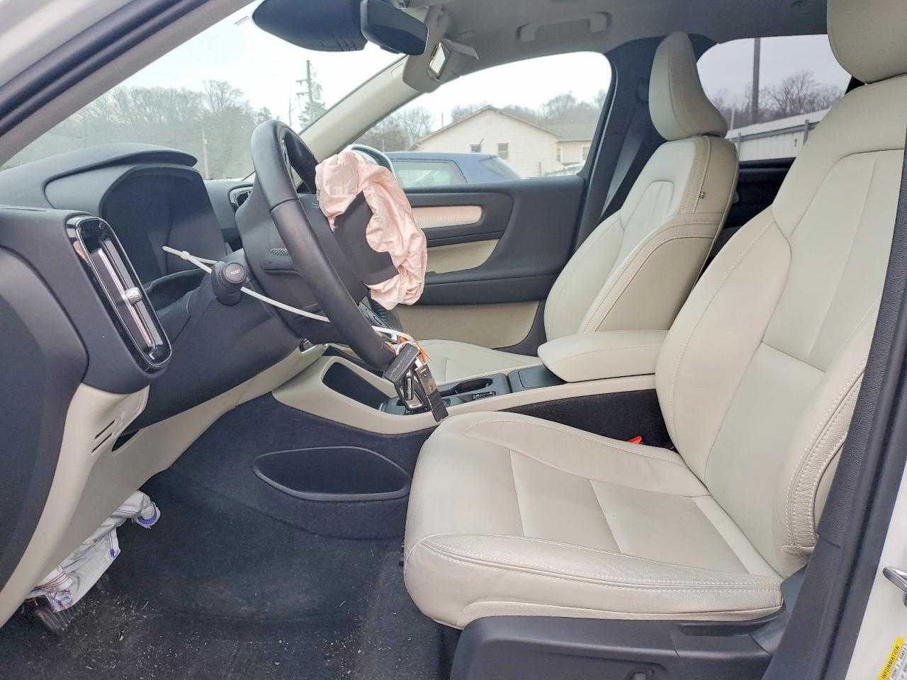 2021 VOLVO XC40 T5 MOMENTUM photo 7