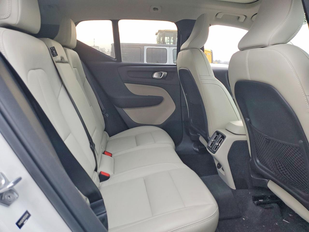 2021 VOLVO XC40 T5 MOMENTUM photo 11