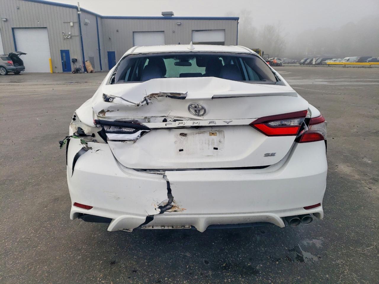 2021 TOYOTA CAMRY SE photo 6