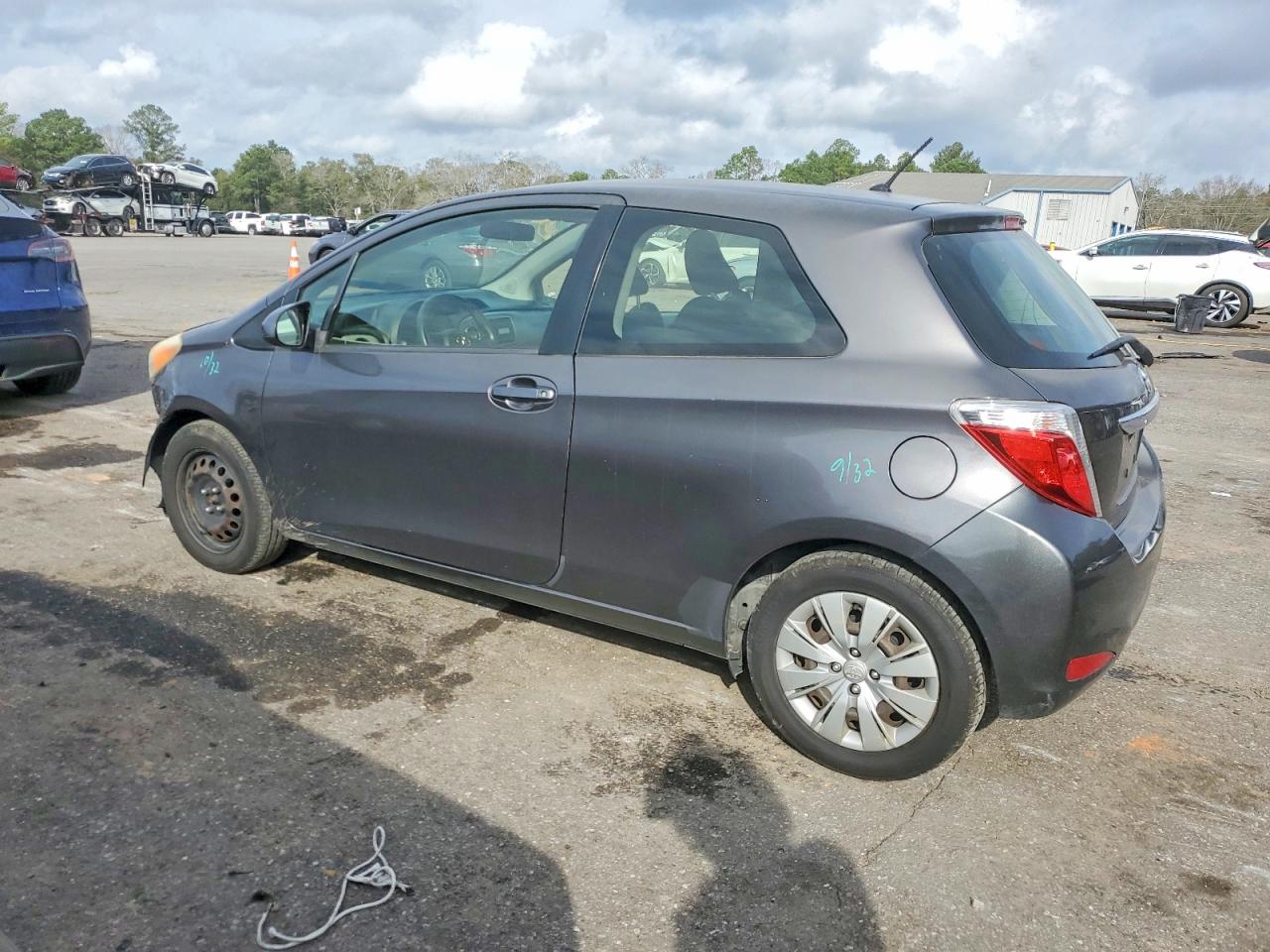 2013 TOYOTA YARIS 3-DOOR L photo 2