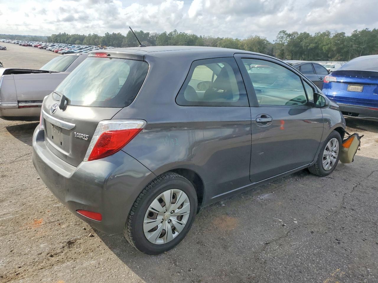 2013 TOYOTA YARIS 3-DOOR L photo 3