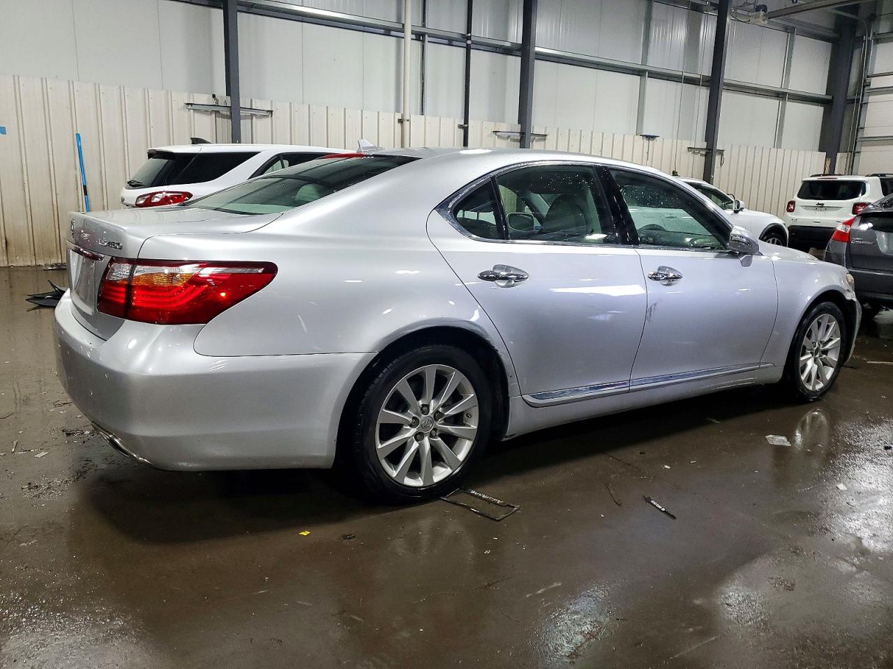 2011 LEXUS LS 460 photo 3