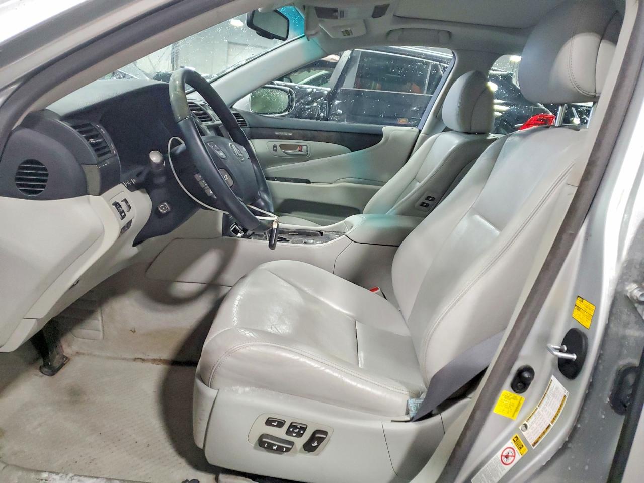 2011 LEXUS LS 460 photo 7