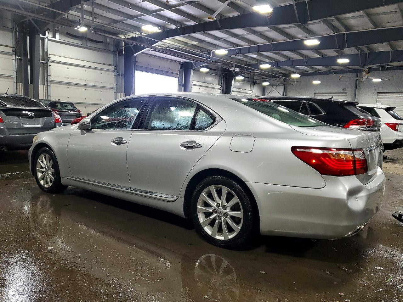 2011 LEXUS LS 460 photo 2