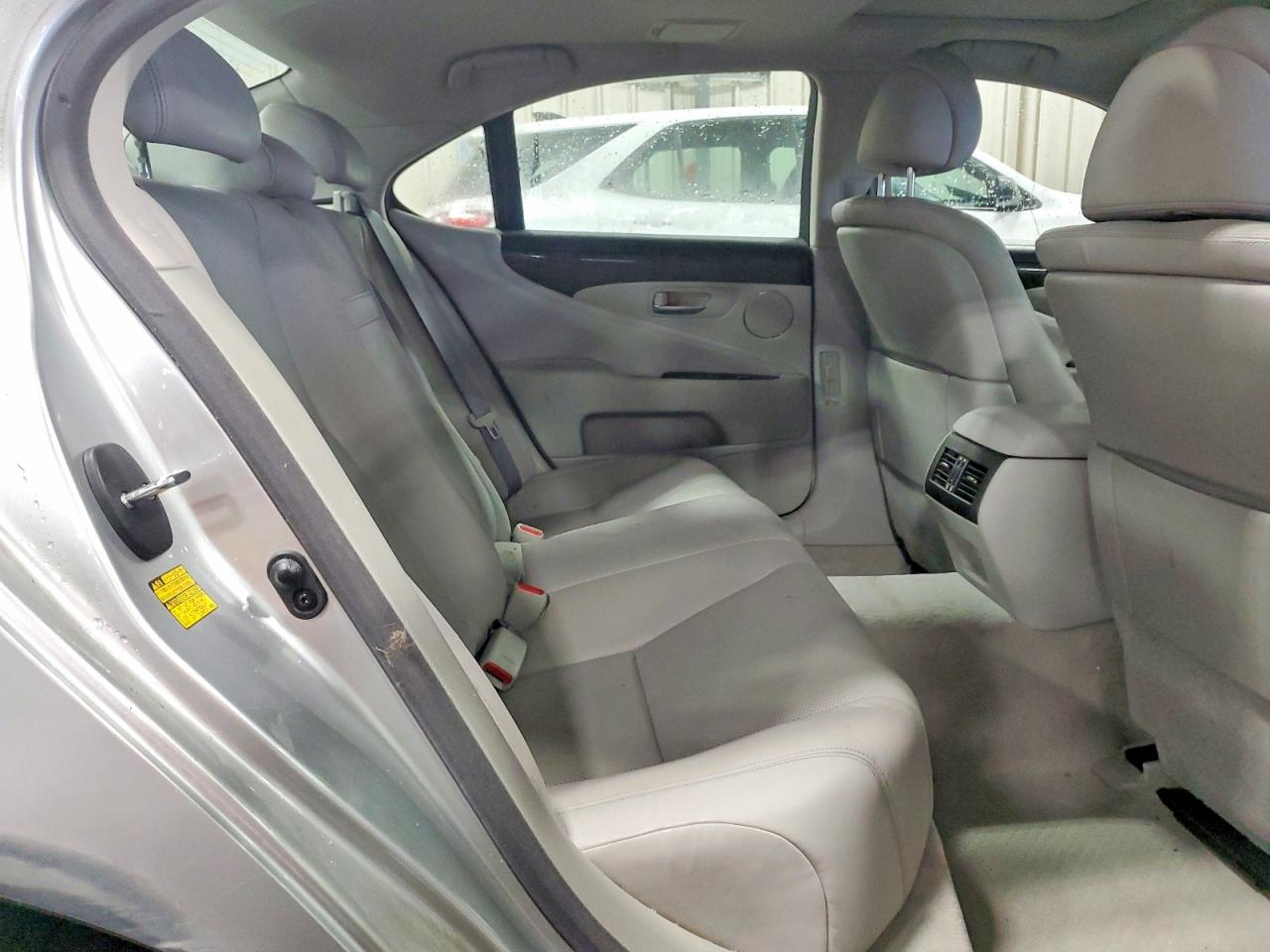 2011 LEXUS LS 460 photo 10