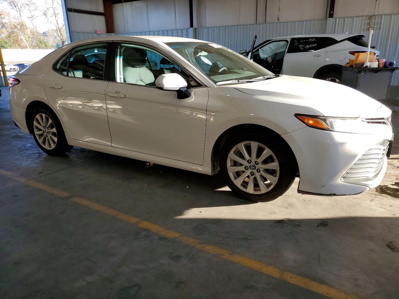2020 TOYOTA CAMRY LE photo 4