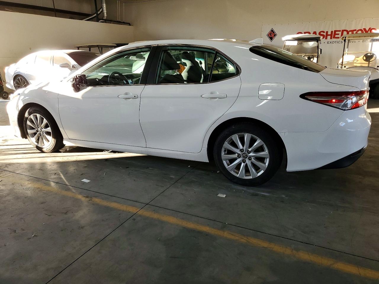 2020 TOYOTA CAMRY LE photo 2