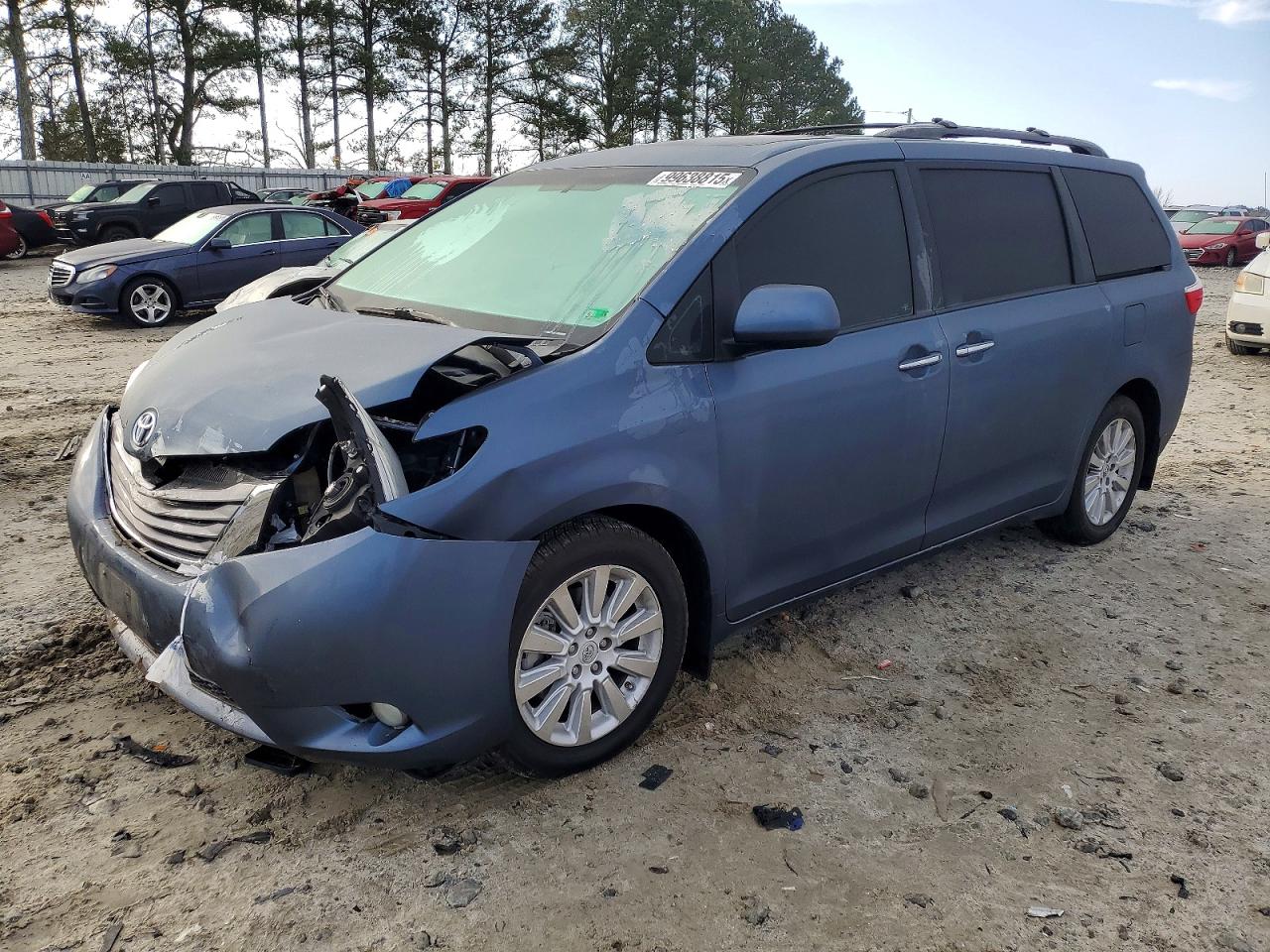 2015 TOYOTA SIENNA