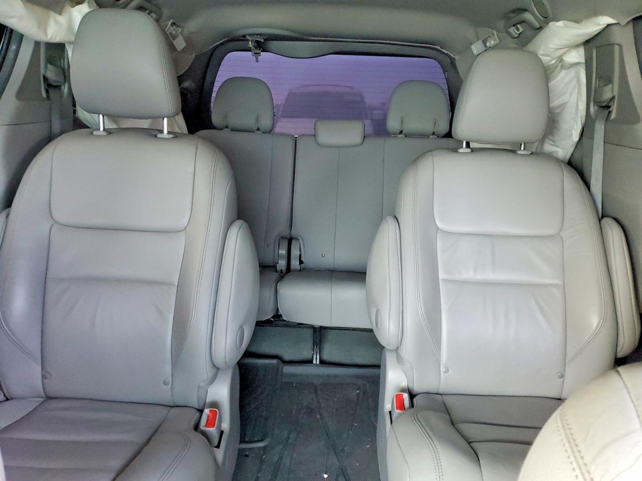 2015 TOYOTA SIENNA XLE photo 10