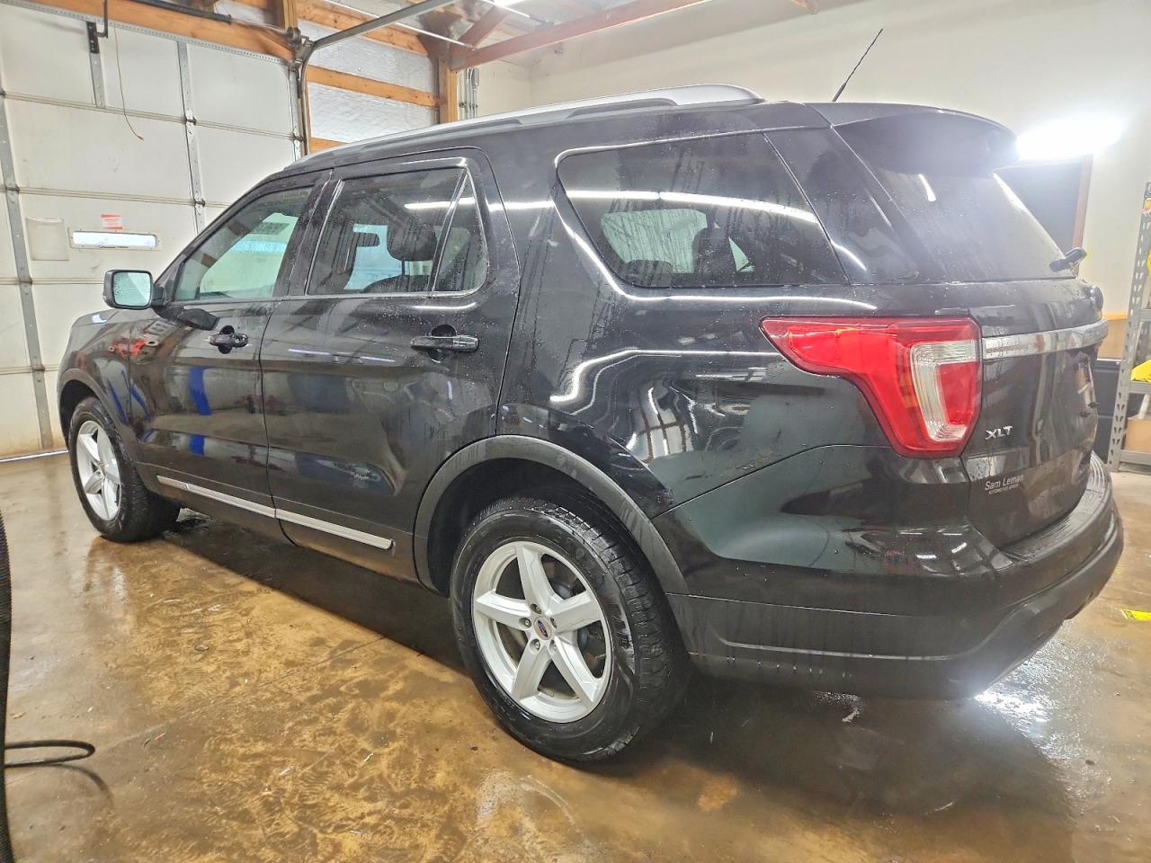 2019 FORD EXPLORER XLT photo 2