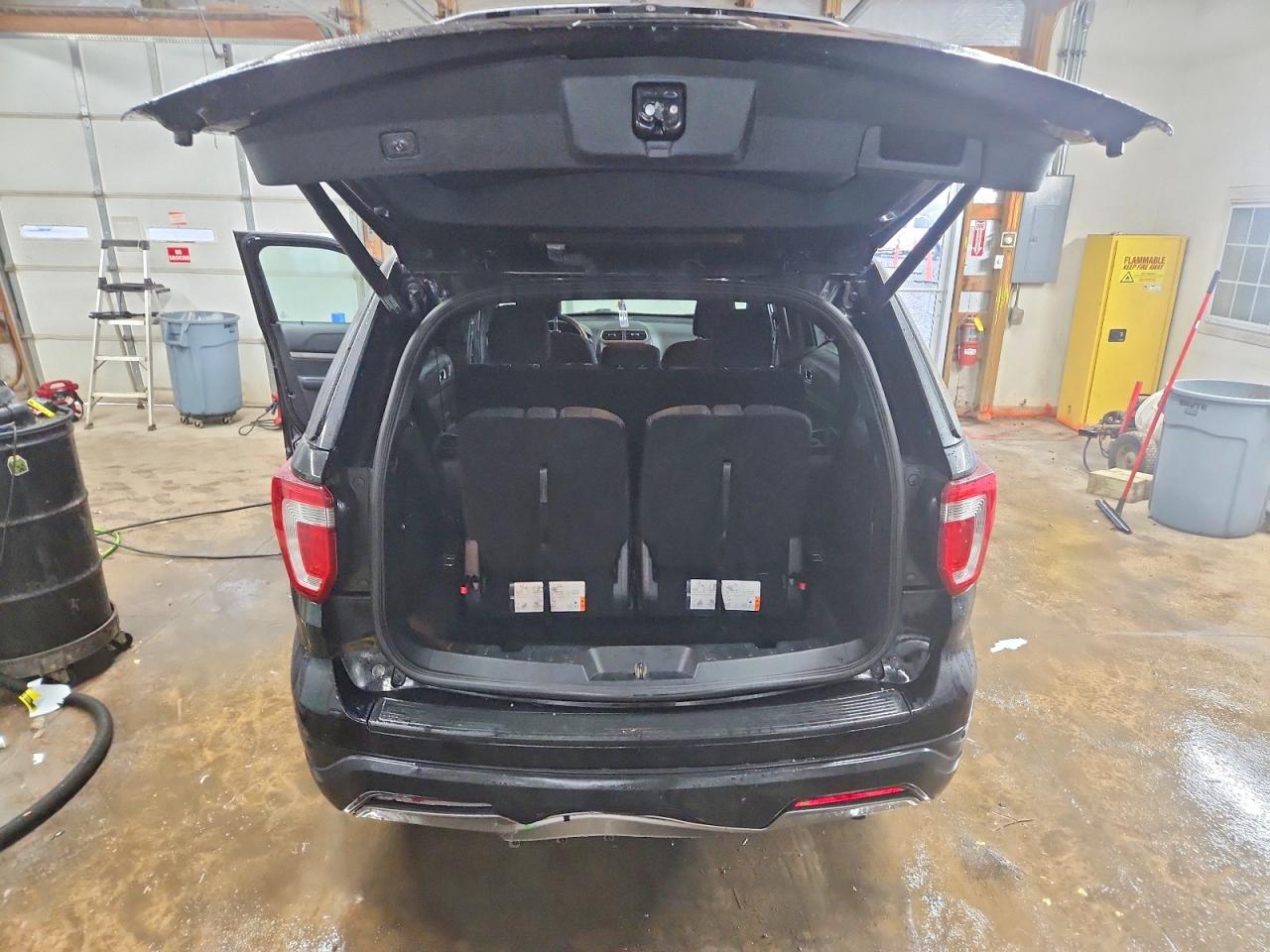 2019 FORD EXPLORER XLT photo 6