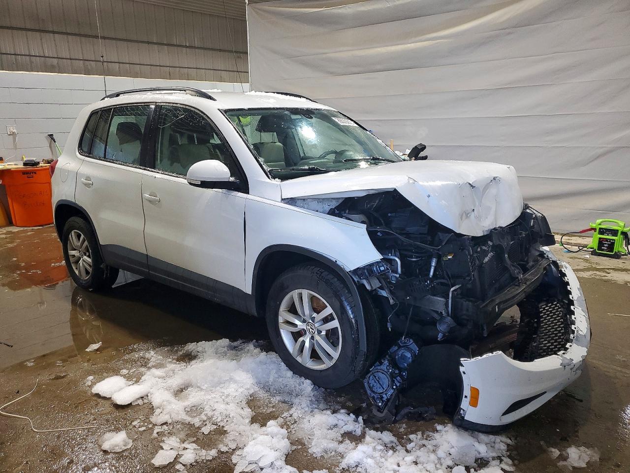 2016 VOLKSWAGEN TIGUAN S photo 4