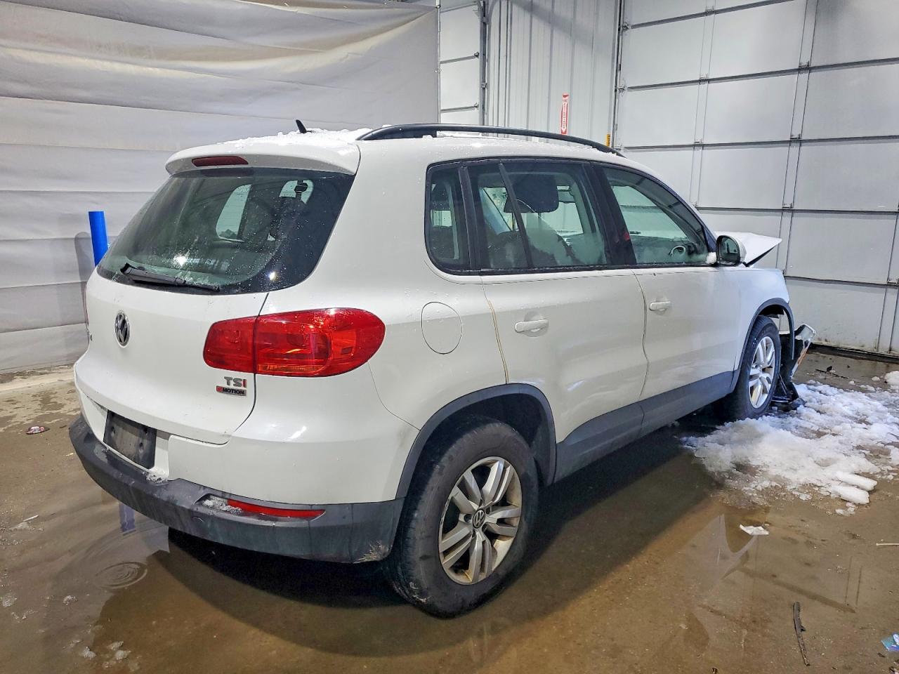 2016 VOLKSWAGEN TIGUAN S photo 3