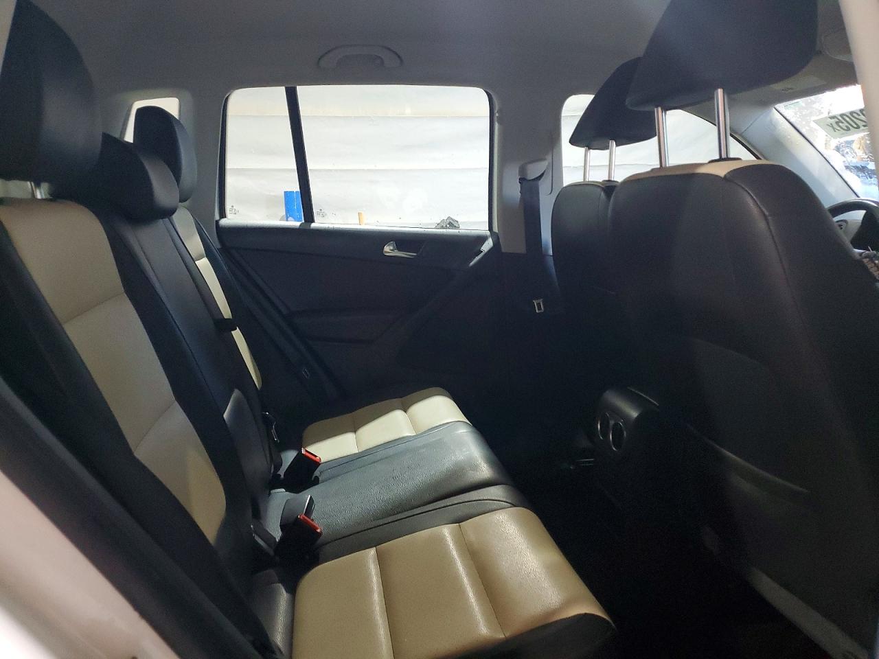 2016 VOLKSWAGEN TIGUAN S photo 11
