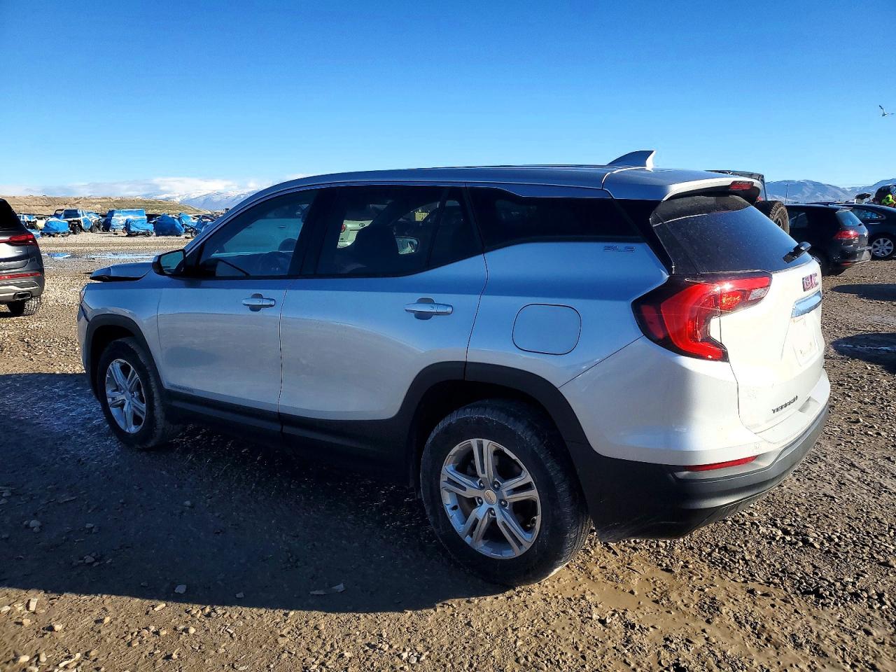 2020 GMC TERRAIN SLE photo 2