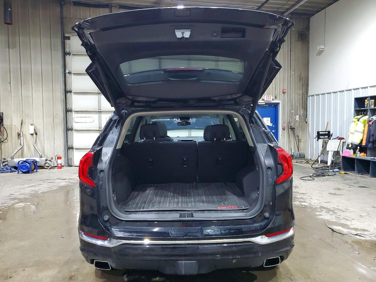 2018 GMC TERRAIN DENALI photo 6