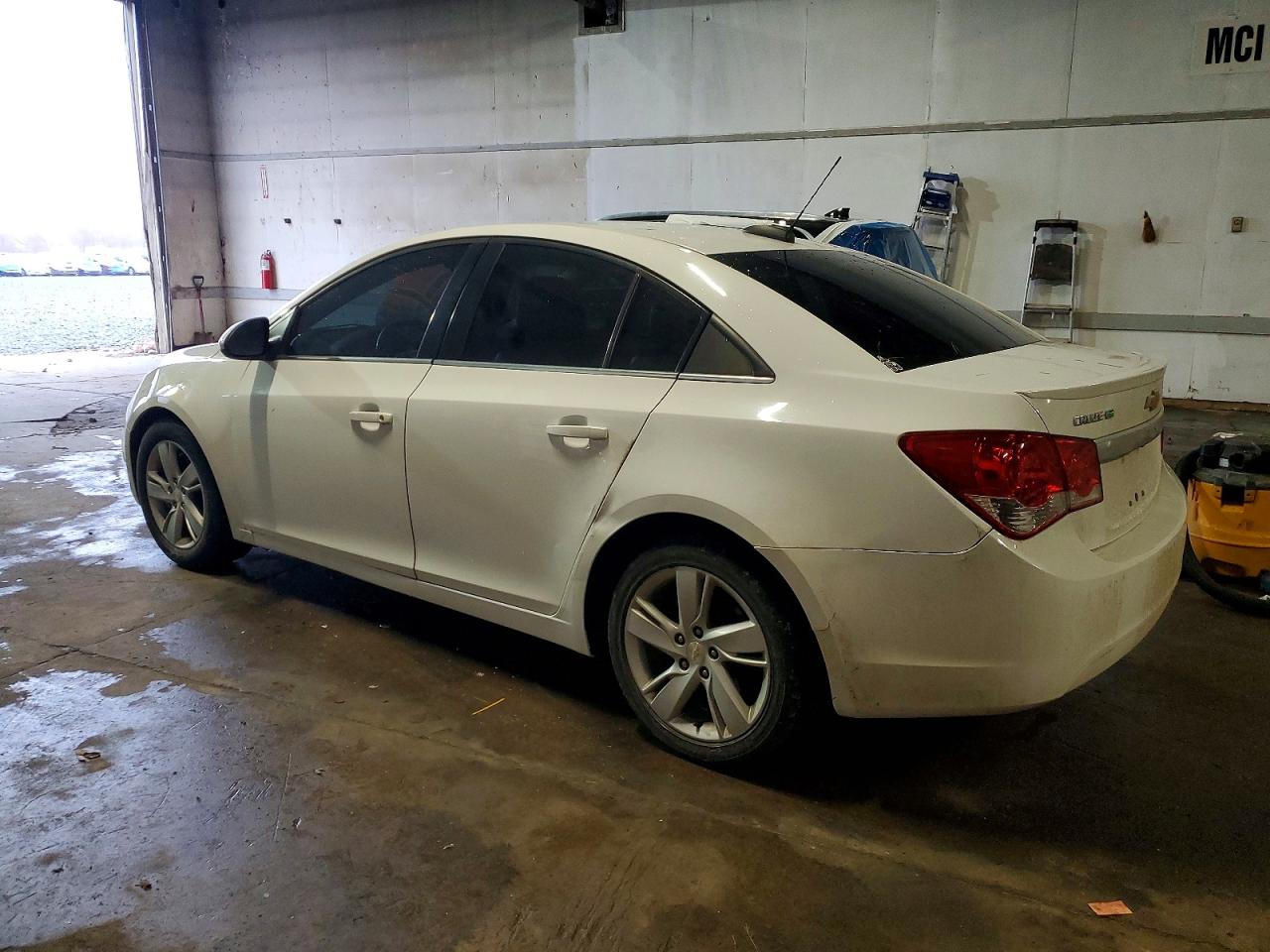 2015 CHEVROLET CRUZE photo 2