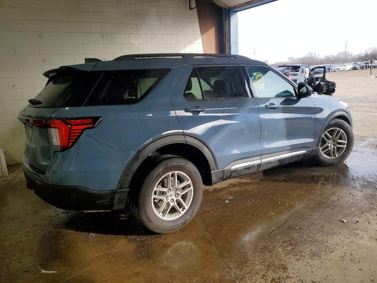 2025 FORD EXPLORER ACTIVE photo 3