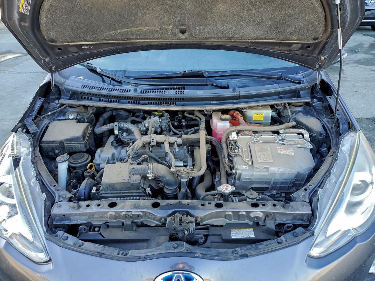 2016 TOYOTA PRIUS C photo 11