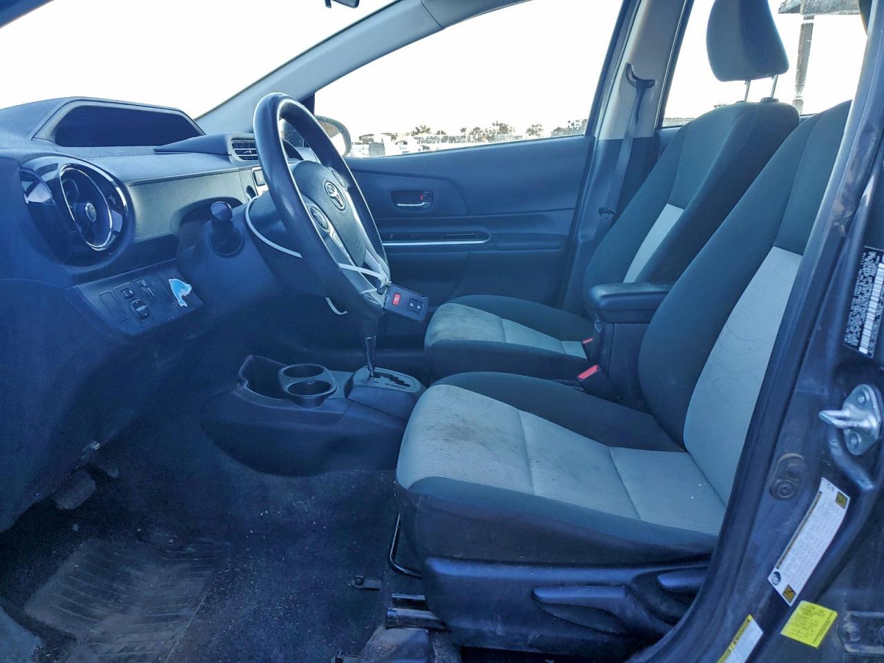 2016 TOYOTA PRIUS C photo 7