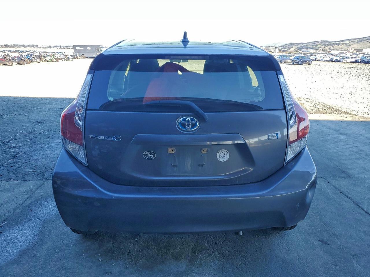 2016 TOYOTA PRIUS C photo 6