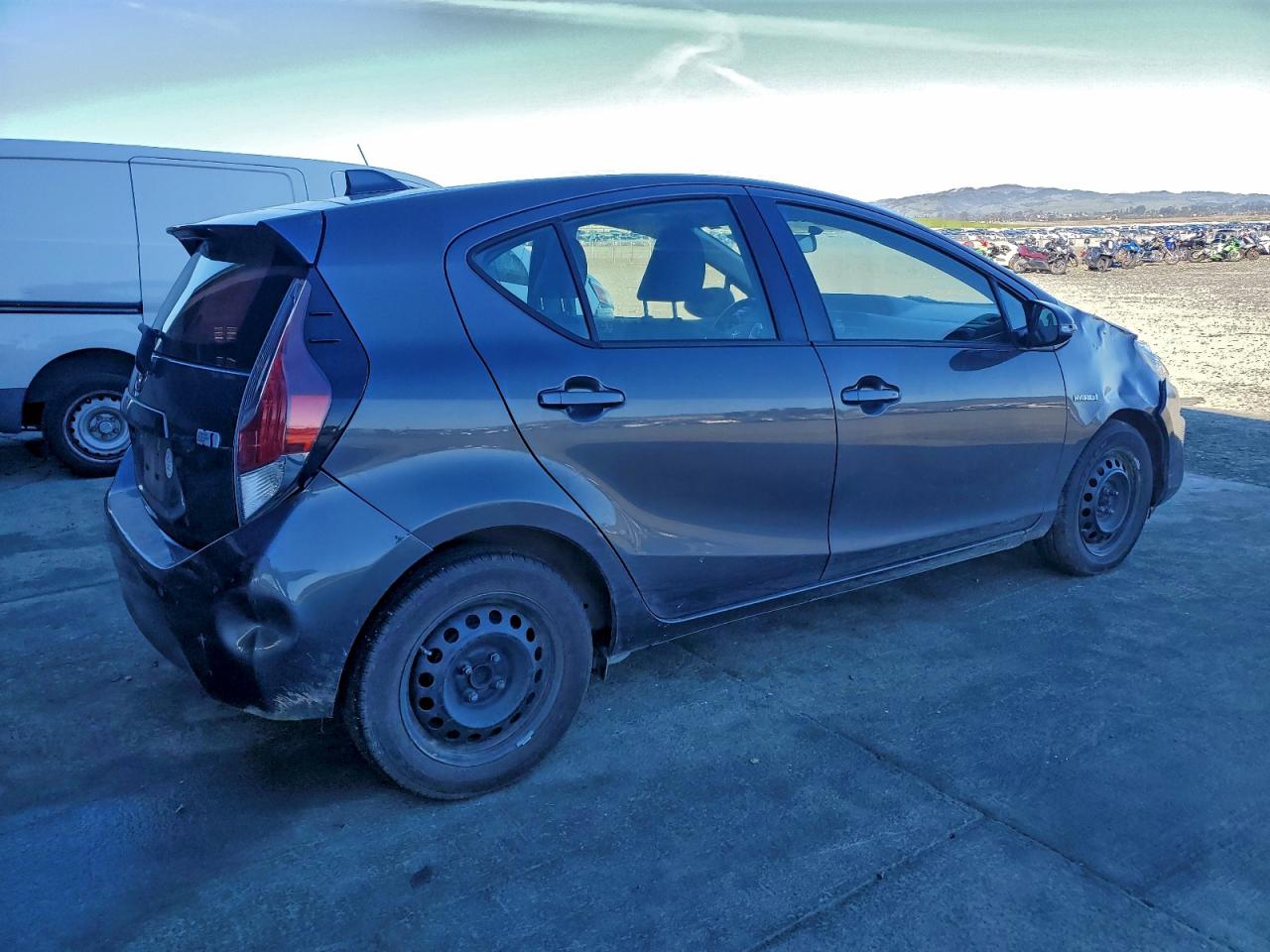2016 TOYOTA PRIUS C photo 3