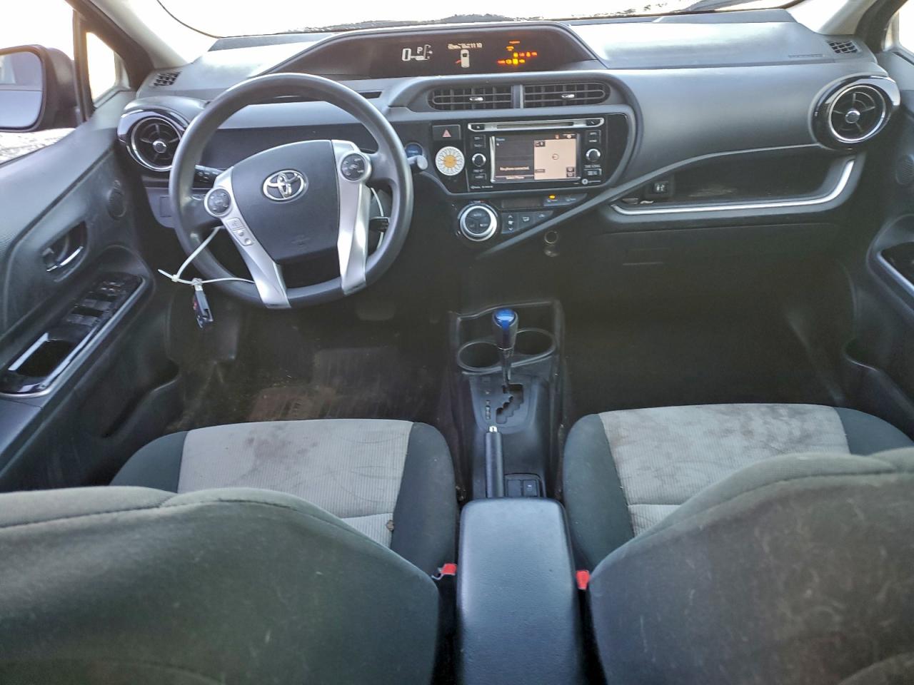 2016 TOYOTA PRIUS C photo 8
