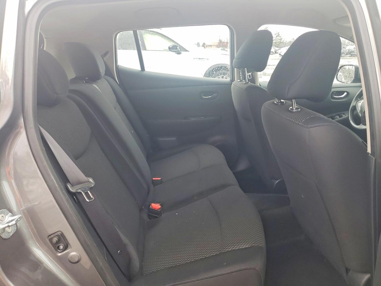 2015 NISSAN LEAF S photo 10