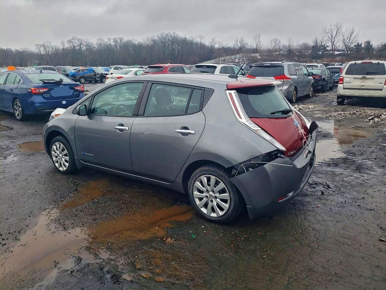 2015 NISSAN LEAF S photo 2