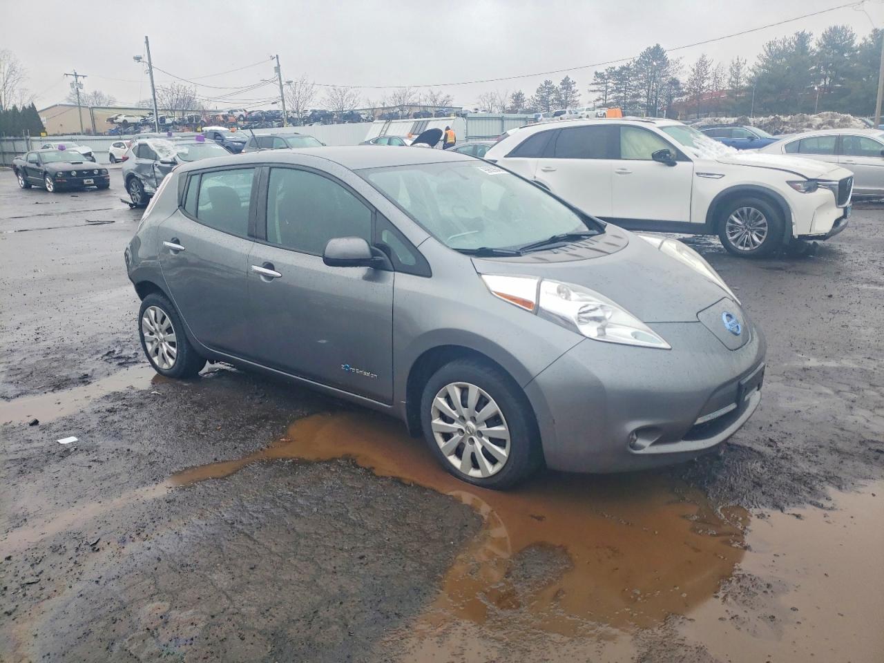 2015 NISSAN LEAF S photo 4