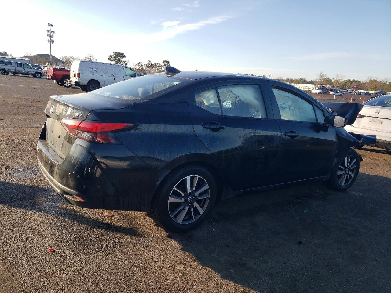 2021 NISSAN VERSA photo 3