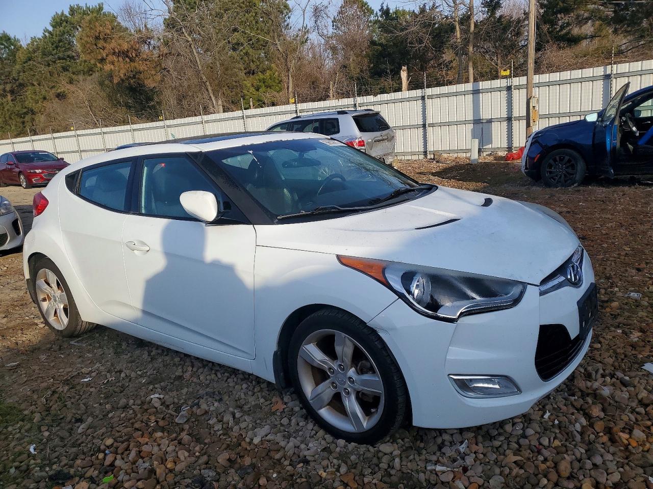 2014 HYUNDAI VELOSTER photo 4